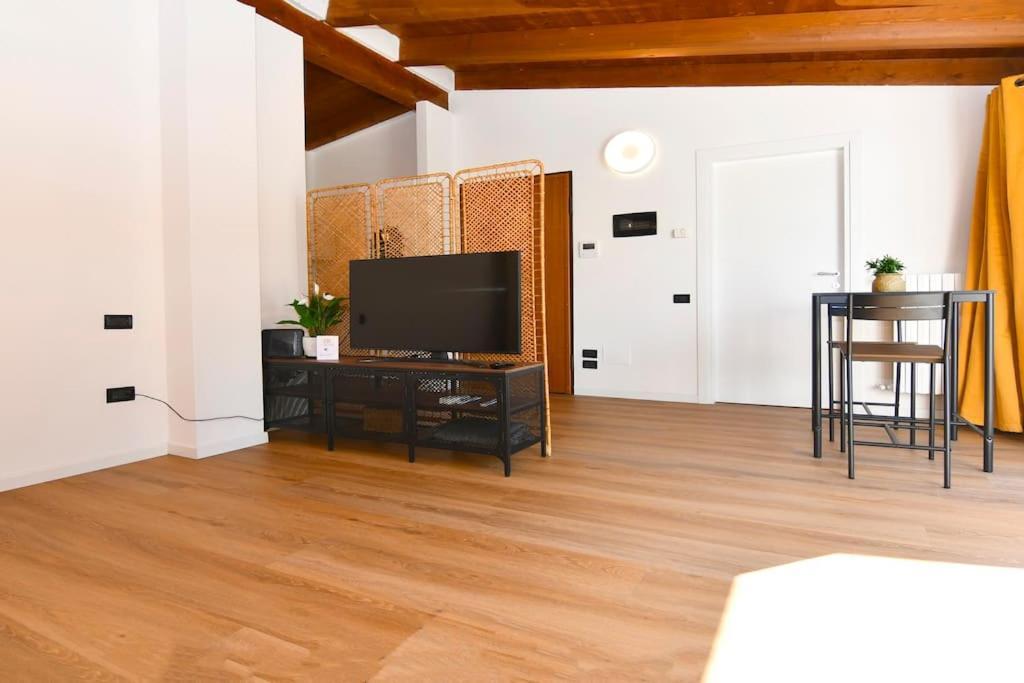 Ferienwohnung Bocconi Fond Prada Ieo Spettacolare Attico Con Terrazzo Mailand Exterior foto