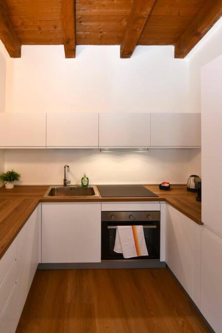Ferienwohnung Bocconi Fond Prada Ieo Spettacolare Attico Con Terrazzo Mailand Exterior foto