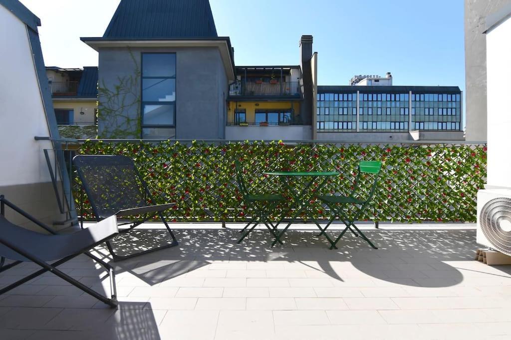 Ferienwohnung Bocconi Fond Prada Ieo Spettacolare Attico Con Terrazzo Mailand Exterior foto