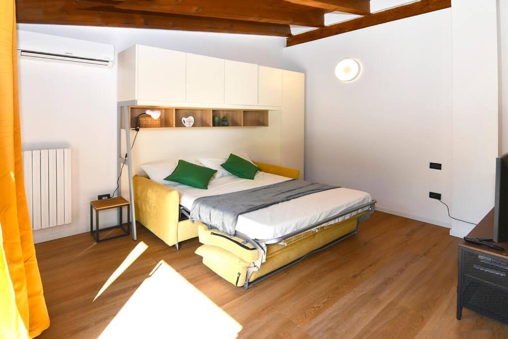 Ferienwohnung Bocconi Fond Prada Ieo Spettacolare Attico Con Terrazzo Mailand Exterior foto