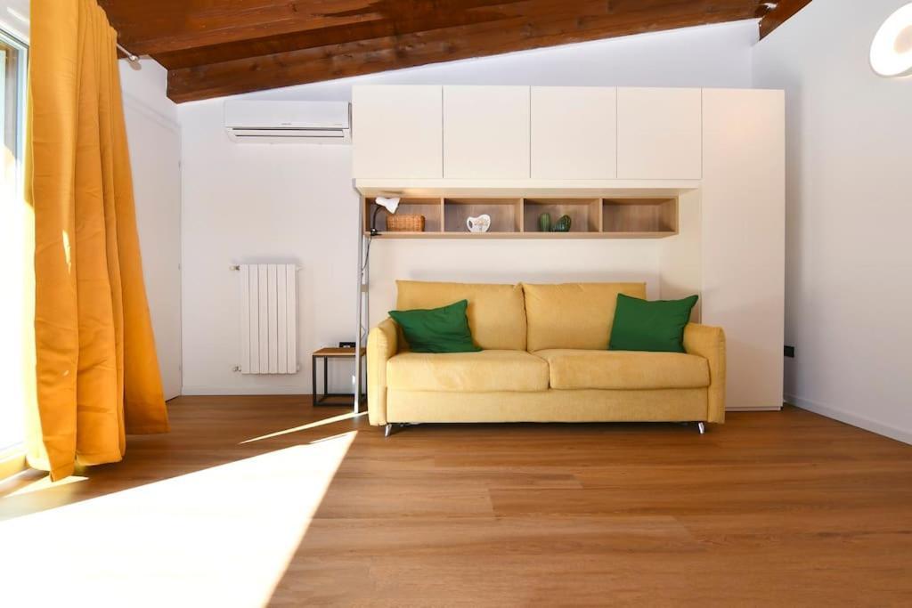 Ferienwohnung Bocconi Fond Prada Ieo Spettacolare Attico Con Terrazzo Mailand Exterior foto
